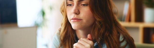 Psiholozi otkrivaju 5 LOŠIH NAVIKA koje polako UNIŠTAVAJU INTELIGENCIJU: Zbog toga svi mogu da vas obrlate