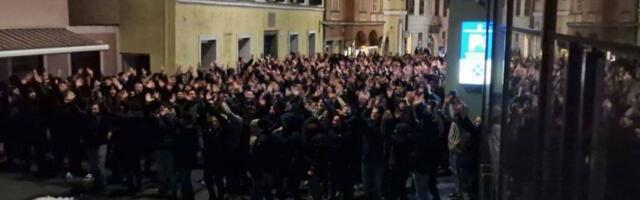 Korteo Delija u Gracu iz drugog ugla: Najvatreniji navijači Zvezde trikom "fintirali" policiju u centru Graca
