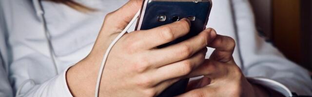 Sindikat: Država da preuzme odgovornost za prekomernu upotrebu telefona kod dece