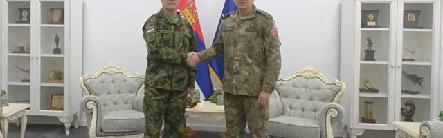 Sastanak načelnika Generalštaba sa komandantom Kfora: Na sastanku je bilo reči o bezbednosnoj situaciji na KiM