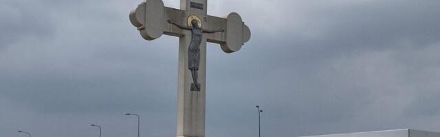 Gde god nađeš zgodno mesto, ti krst posadi