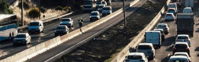 Roditelji šokirali potezom: Vraćali se iz porodilišta, pa nalepili ovo na svoj automobil (FOTO)