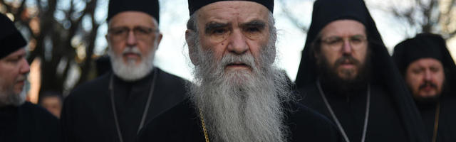 Amfilohije u policiji morao da objašnjava zašto su mu ljubili ruku na liturgiji
