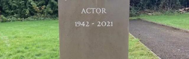 Ikonični citat iz Mućki urezan na spomeniku legendarnog Džona Čalisa