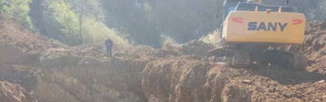 Bager izgoreo u Nišu! Policija istražuje požar, mašina radila na izgradnji dalekovoda!