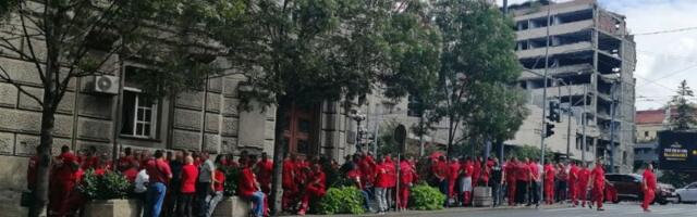 Protest vozača Hitne pomoći ispred Vlade (FOTO)