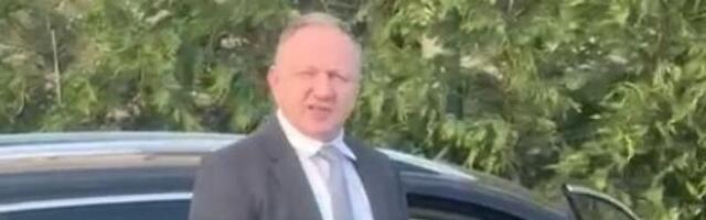 ŠTA RADIŠ, PLAĆENIČE? Pogledajte kako je narod dočekao Đilasa po izlasku iz Skupštine (VIDEO)