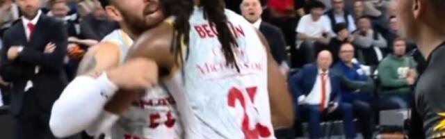 Majk Džejms poludeo na sudije, hteo da se obračuna (VIDEO)