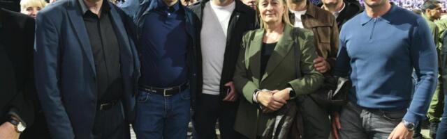 PREDSTAVNICI SRPSKE LISTE I PETAR PETKOVIĆ U ARENI Zajedno sa Srbima sa KiM došli da podrže predsednika Vučića