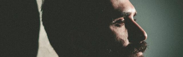 Muškarci koji plaču su bolji ljubavnici: Stručnjak za veze o promeni muževnosti