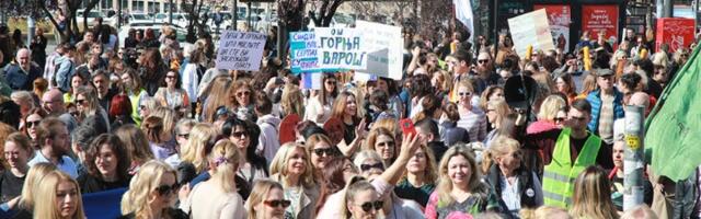 "Štrajk, štrajk, svi u štrajk“: Prosvetari obilaze sedišta sindikata koji su postigli dogovor sa Ministarstvom (FOTO)