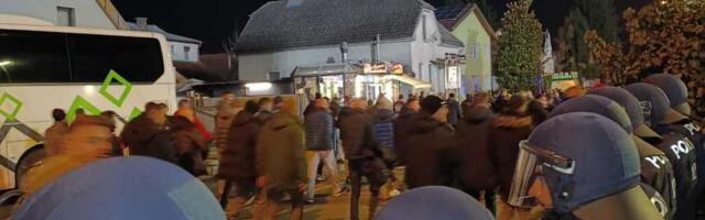 GRAC NA NOGAMA: Delije u korteu stigle na stadion pod budnim okom policije