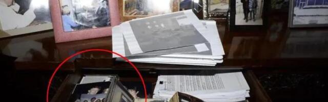 OVO JE TRAMPOVA FOTOGRAFIJA KOJU SU POKUŠALI DA UKLONE IZ EPSTAJNOVIH FAJLOVA! Evo šta je na njoj: "Reč je o najvećem zataškavanju u američkoj istoriji" (FOTO)