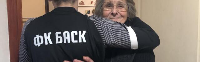 "Gledala sam ga kroz staklo, znala sam da je moj": Baka Marica posle teške borbe usvojila unuka kojeg je majka ostavila kao bebu u domu