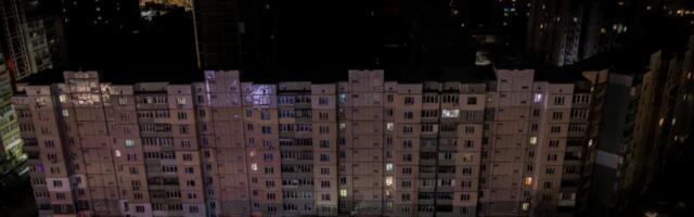 PREKO 1.000 VIŠESPRATNICA U KIJEVU NEĆE IMATI GREJANJE DO KRAJA ZIME! Građani se smrzavaju na -20 C i "DOBRO JE" što imaju struju 18 sati dnevno!