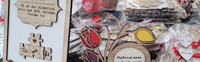 ŠTA MUŠKARCI, A ŠTA ŽENE POKLANJAJU ZA 8. MART! Pogledajte ponudu na tezgama u Vranju i cene proizvoda: Od cveća preko drvenarije do srca raznih oblika... FOTO