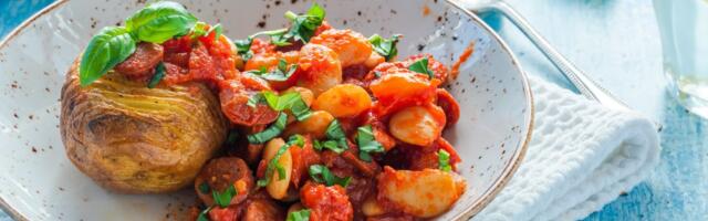 Bez zaprške i dugog kuvanja: Recept za posni kremasti beli pasulj iz jednog tiganja