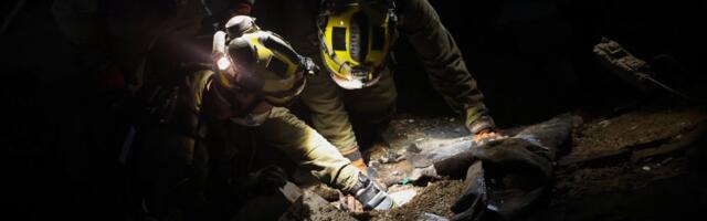 Jezive scene u Izraelu: Raketa od 400 kila srušila soliter, spasioci rukama kopaju po ruševinama i traže nestale! (VIDEO)