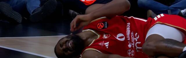 Užasna scena na parketu: Moneke i Batler se sudarili, pa u bolovima napustili teren