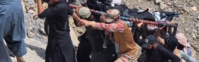 (VIDEO) Posvađali se vozač i putnik, autobus sleteo u provaliju, ima 40 mrtvih