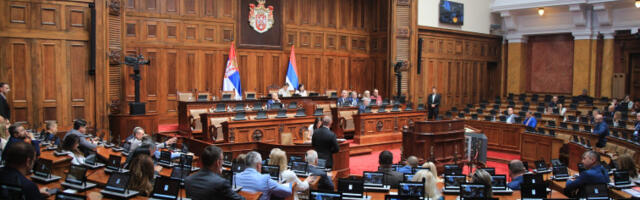 Посланици данас настављају расправу о 18 тачака дневног реда ванредног заседања