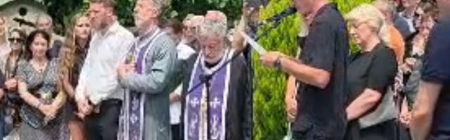 "Za mene ćeš biti primer..." Andrijin unuk održao emotivan govor na sahrani "Odlaziš gde te tvoj brat čeka"