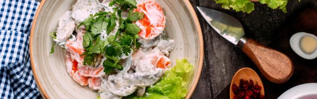 Brza salata sa lososom: Proteinski obrok koji osvežava i puni energijom