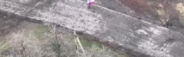 RUSI DIGLI U VAZDUH POLA NASELJA Objavljeni EPSKI snimci bitke za Jablokovo, trobojka se vijori među ruševinama (VIDEO)