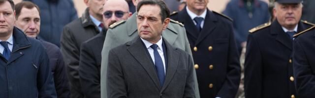 Aleksandar Vulin položio cveće na spomenik u Banjaluci: Sećanje na 782 poginula policajca Srpske