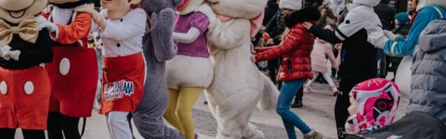 Doček „srpske“ u Leskovcu posvećen najmlađima – predstava, klovnovi i maskote iz crtaća