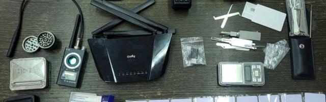 Uhapšen tridesetsedmogodišnjak na prelazu Gradina, policija pronašla devet blanko platnih kartica, čitač i duplikator kartica