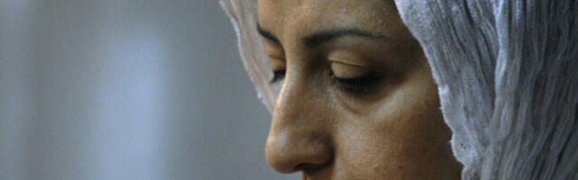 NARGES MOHAMADI DOŽIVELA SRČANI UDAR: Nobelovku u zatvoru pronašli bez svesti! (FOTO)