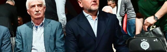 Sedeo je pored Ostoje, "grobare" nije hteo da pozdravi: Kićanović je pokušao da ga pomiri sa Željkom...