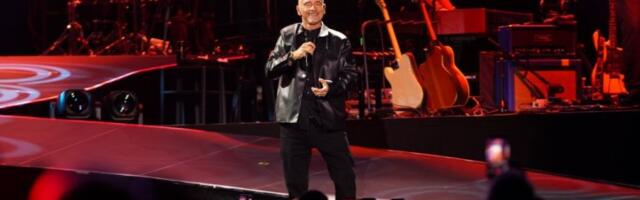 EROSA RAMACOTIJA SALETELE OBOŽAVATEJKE, ODMAH PROGOVORIO NA SRPSKOM! Šuškalo se da ga je zavela naša lepotica zbog koje je "OLADIO" MONIKU BELUČI! (VIDEO)