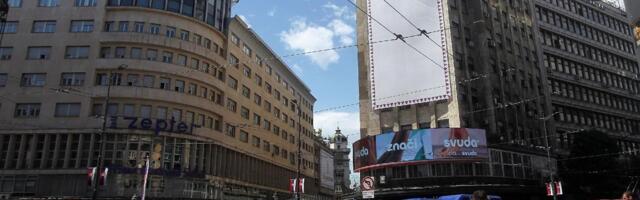Bele čiope: Skinut bilbord ‘Srbija pobeđuje’ zbog ugroženih ptica u Beogradu