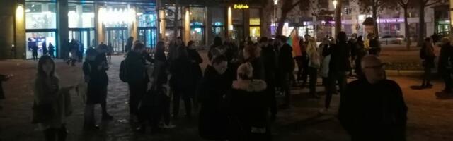 Počeo protest ispred Doma sindikata zbog privođenja Aide Ćorović (VIDEO)