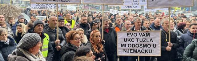 Više od hiljadu zdravstvenih radnika na protestu u Tuzli: Dotakli smo dno