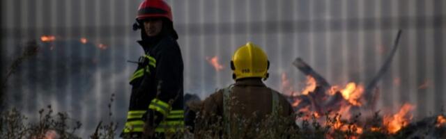 Vatrogasac povređen prilikom gašenja požara