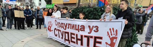 „Studenti skinuli kataraktu Srbiji“ – poruka sa protesta u Surdulici