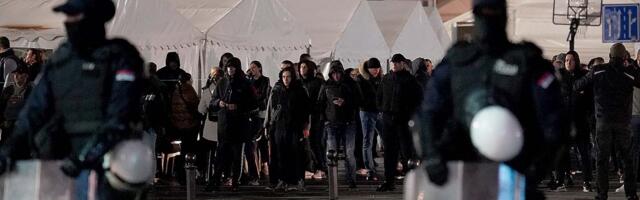 Pristalice vlasti okupljaju se u Ćacilendu pred šetnju studenata do Predsedništva