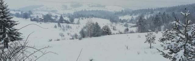 Jaka mećava u ovom delu Srbije, sneg ne prestaje da veje: Hitno se čiste gradski i seoski putevi