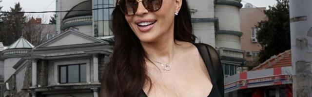 ŠTA SE DEŠAVA U DOMU CECE RAŽNATOVIĆ? Pevačici stigla misteriozna pošiljka! (FOTO)