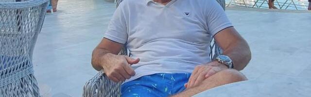 POZNATI PEVAČ SE UVALIO U KREDITE! Pokrenuo unosan biznis, a leto provodi u svojoj velelepnoj vili u Crnoj Gori