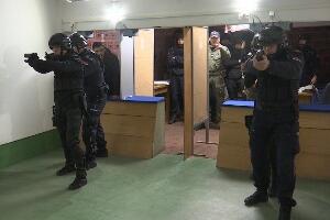 Будући официри МУП-а се током школовања обучавају да рукују оружјем, али и да се бране од хакера