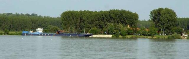 NEVERICA! Evo šta pluta Dunavom, nakon SVADBE koja je održana na jednom splavu