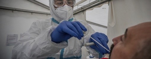 AFP: Najmanje 1.093.624 žrtve koronavirusa u svetu, više od 38 miliona zaraženih