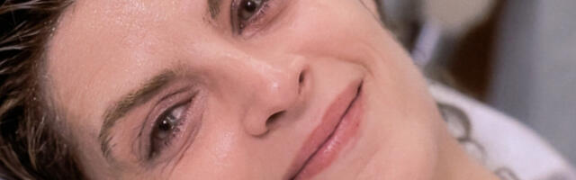 PRAVILI SU SE DA JE NE POZNAJU, A KADA JE ČUVENA GLUMICA UMRLA, SVI SU POTRČALI DA JE POHVALE: Nju je Holivud odbacio dok ju je rak izjedao!