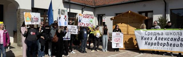 Skup podrške prosvetnim radnicima u Kniću (VIDEO)