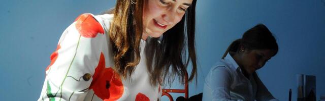 Umrla Sofi Kinsela: Autorka "Kupoholičarke", koju Srbi obožavaju, izgubila životnu bitku u 55. godini