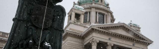 Građani prihvatili poziv studenata: Došli na grudvanje kod Skupštine (VIDEO)